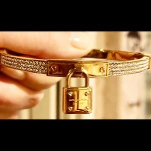 Michael Kors Gold Lock Bracelet
6"L x 0"W x 0"H